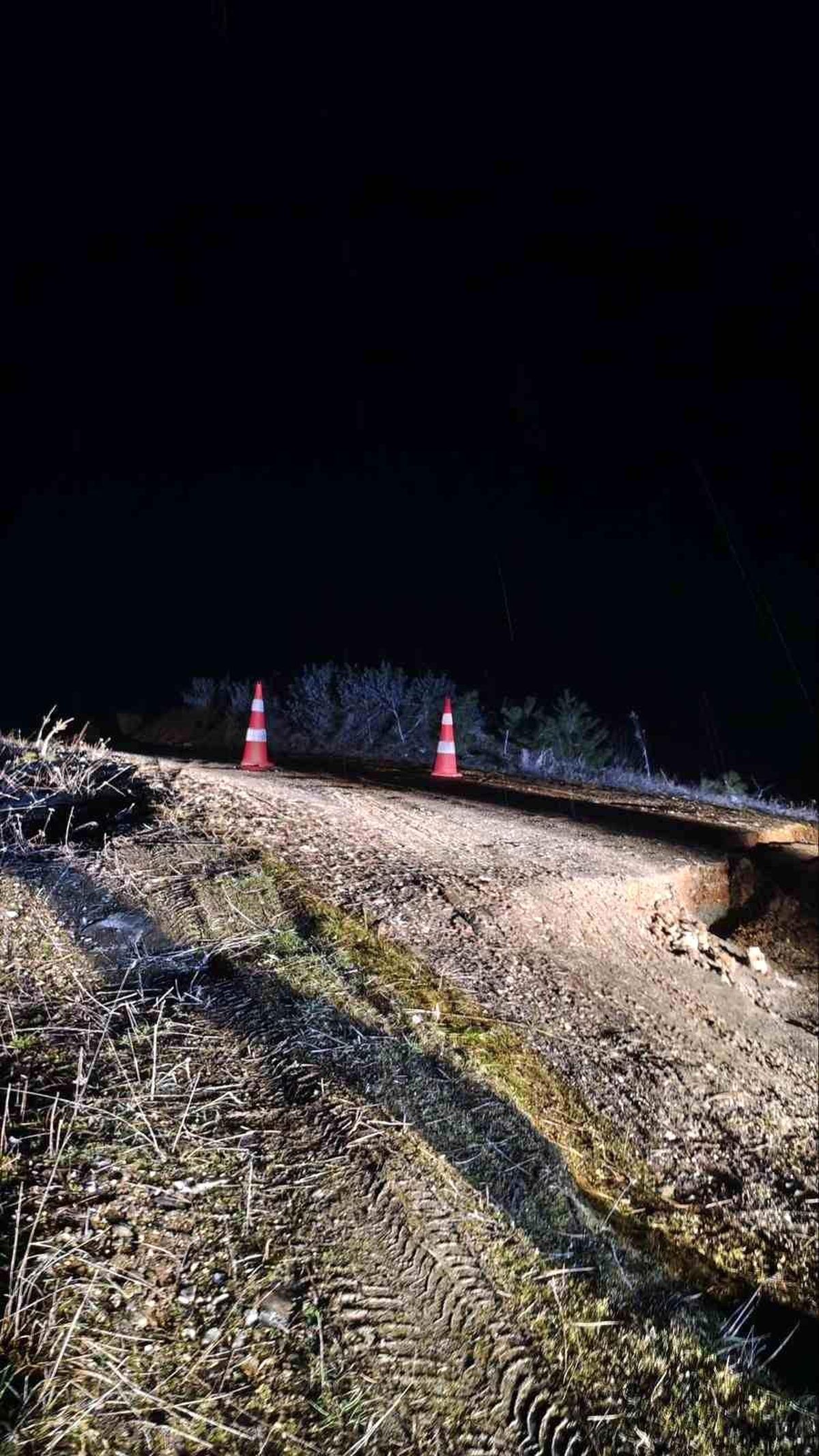 Bilecik'te yağış nedeniyle köy yolu çöktü