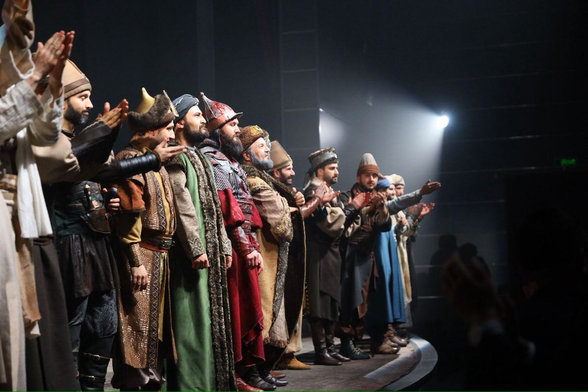 Erzurum Devlet Tiyatrosu'nda 'Timur ve Yıldırım' oyunu ilgi gördü