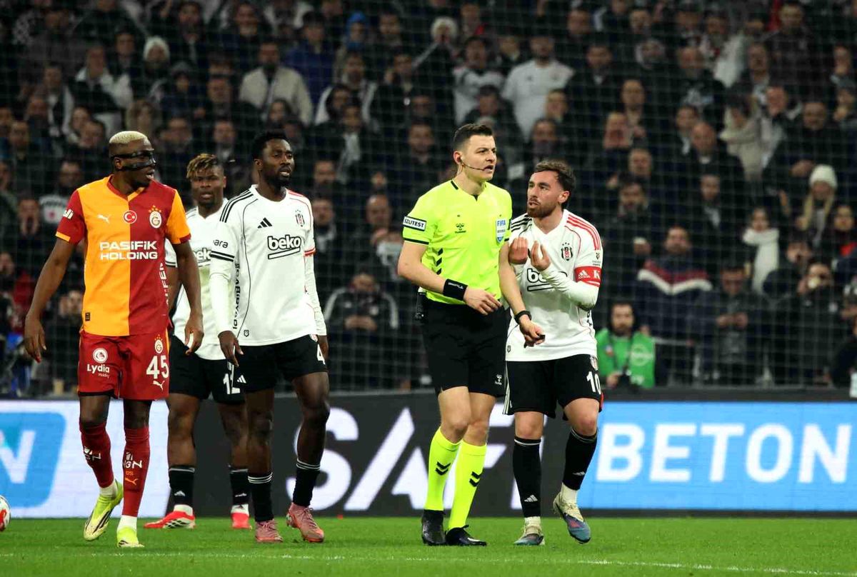 Galatasaray, Beşiktaş ile oynadığı son 5 derbide 4 kırmızı kart gördü