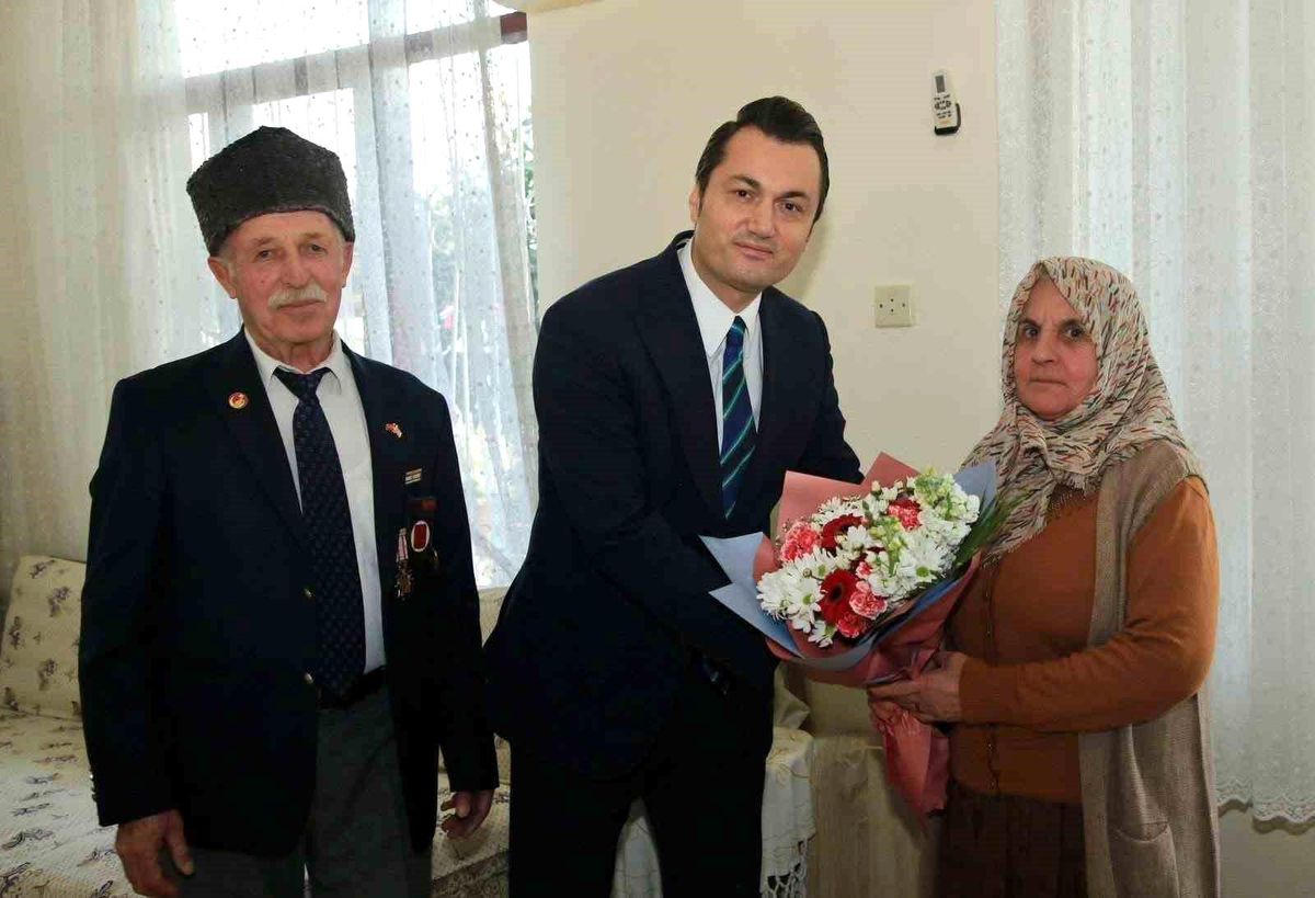 Kaymakam Öztürk gazilerle bir araya geldi: "Sizlerin ödediği bedeller sayesinde bu şanlı bayrağımız dalgal...