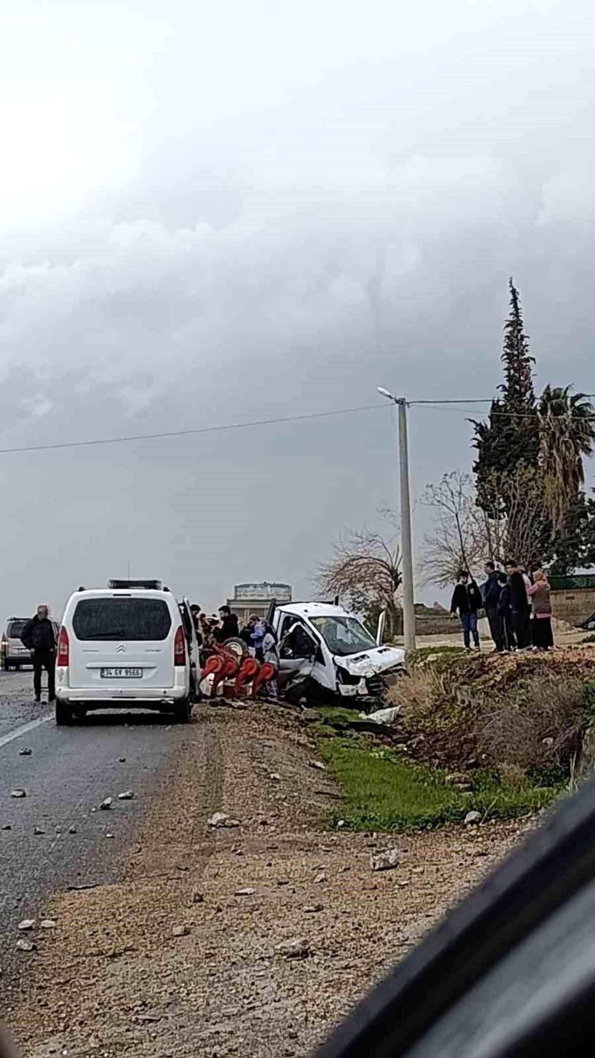 Mardin'de kamyonet tümseğe çarptı: 3 yaralı