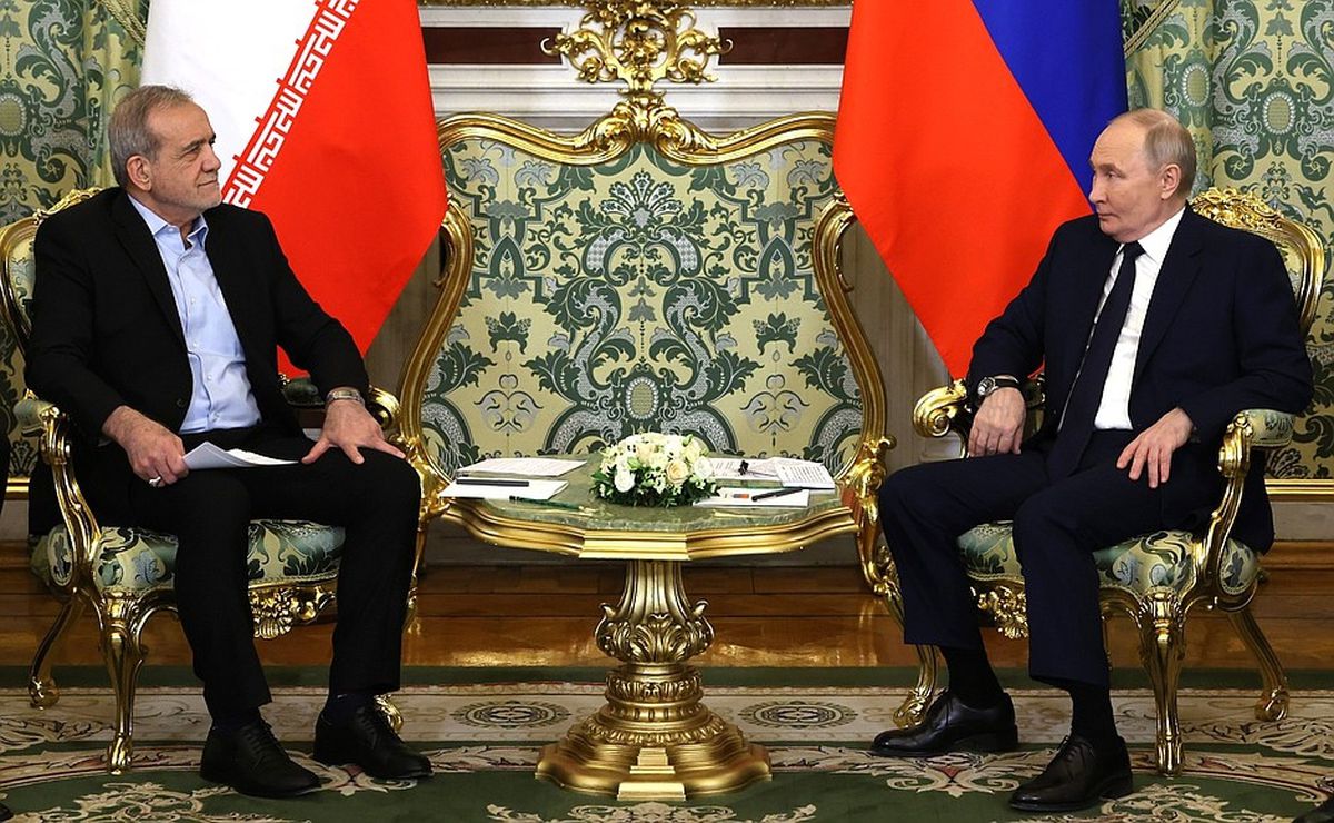 Putin ile Pezeşkiyan telefonda görüştü