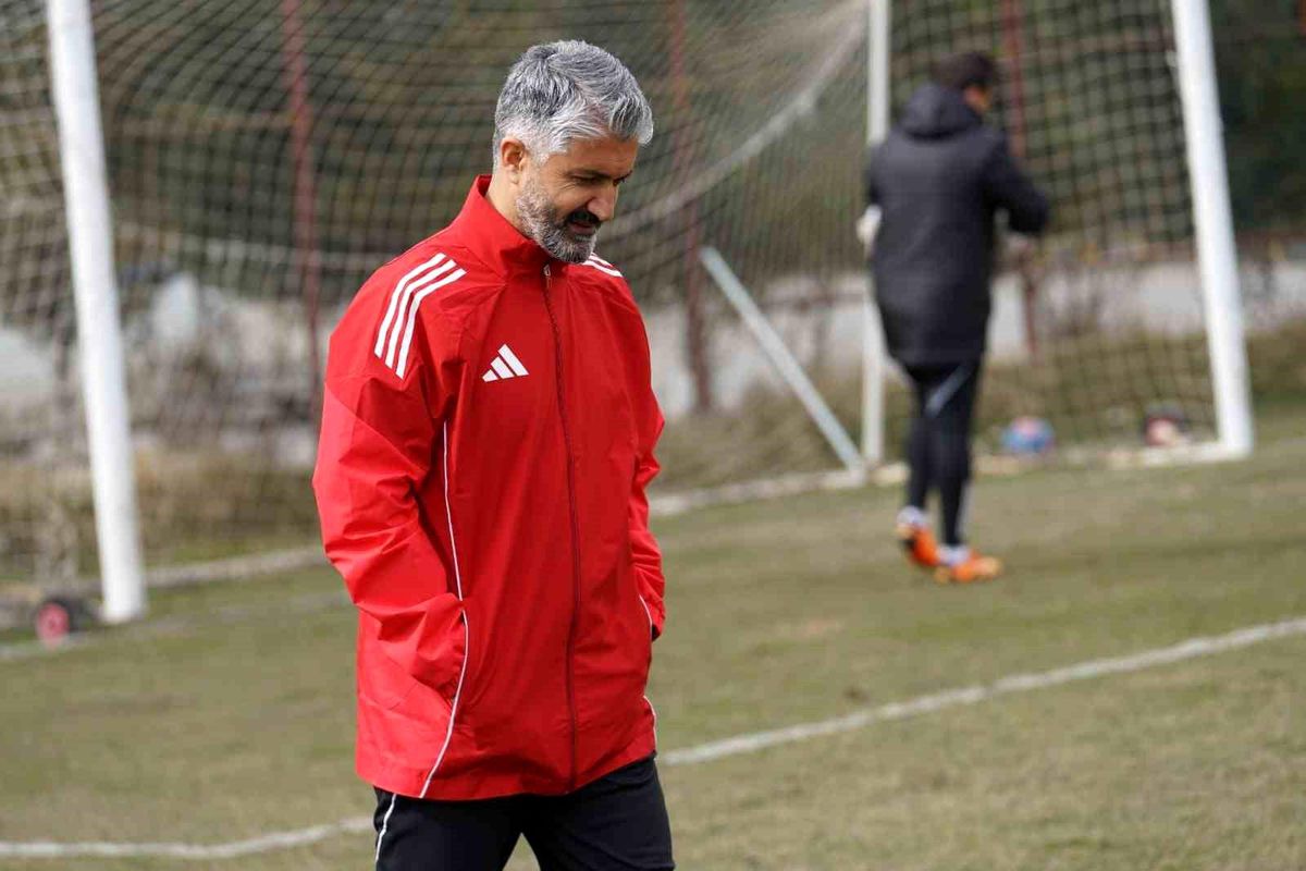 Yeşilyurtspor Teknik Direktörü Murat Yıldırım: "Takım henüz yüzde 60 seviyesinde"