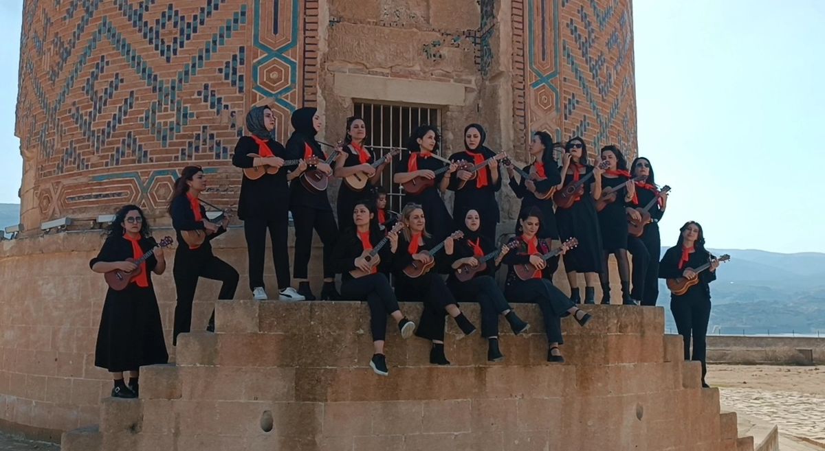 12 bin yıllık Hasankeyf'te kadınlardan ukuleleli 8 Mart etkinliği
