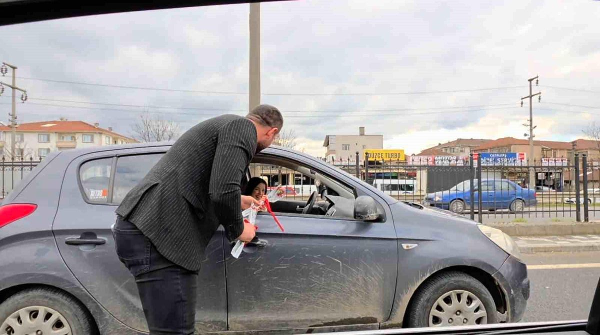 90 yaşındaki ninesiyle şiddete dikkat için Düzce'yi dolaştı