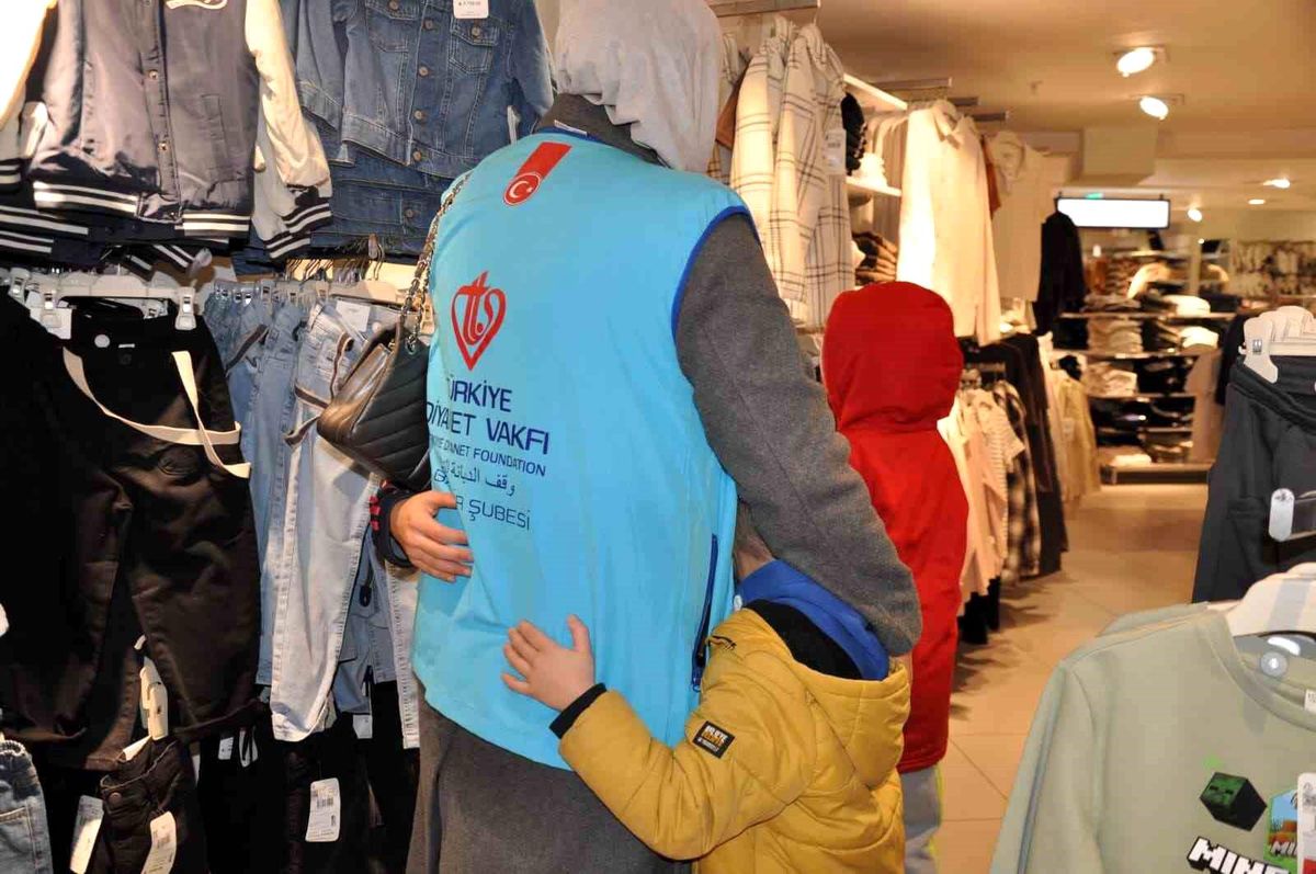 Balıkesir'de yetimler bayramlık sevinci yaşadı
