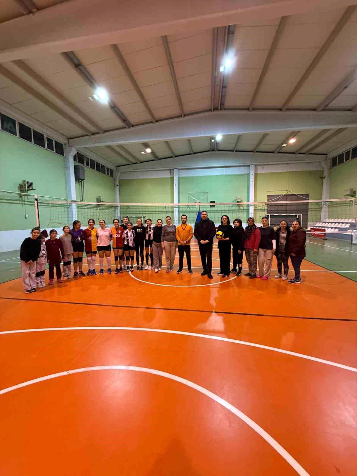 Beylikova'da Anne-Kız Voleybol Turnuvası büyük ilgi gördü