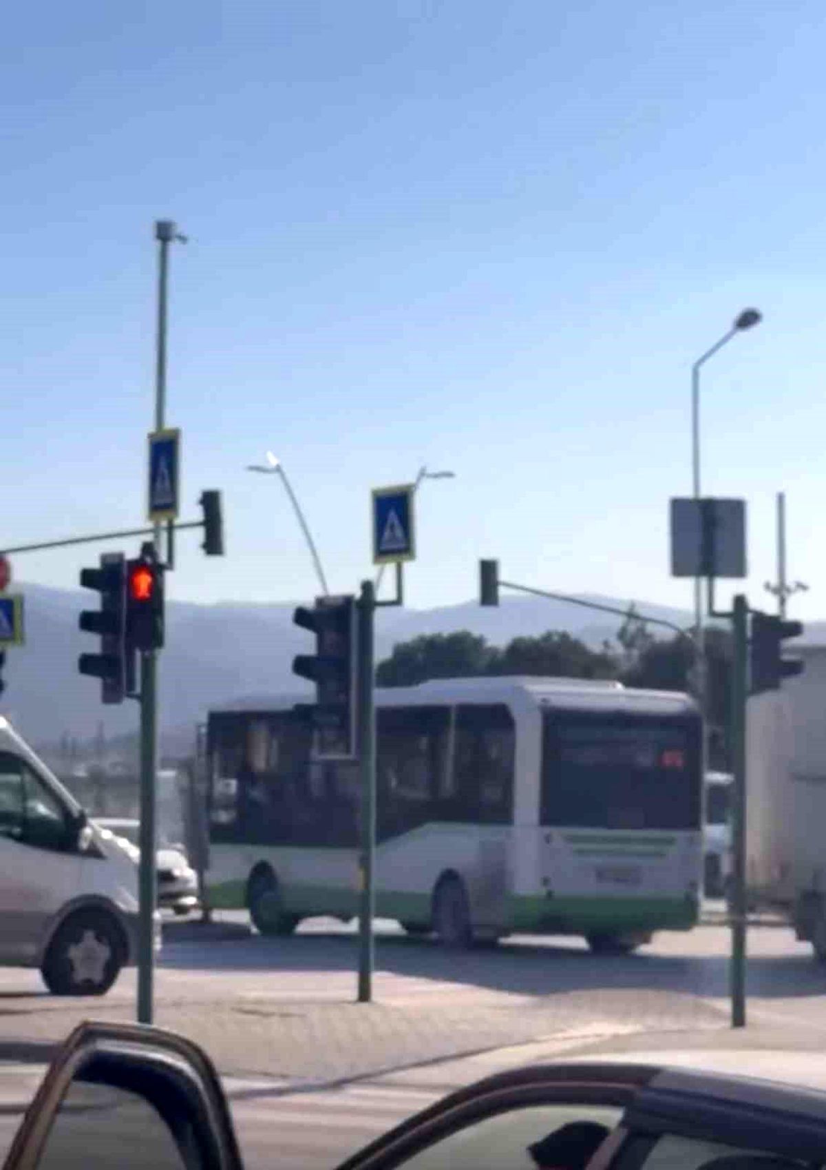 Bursa'da özel halk otobüsü ters şeride girdi