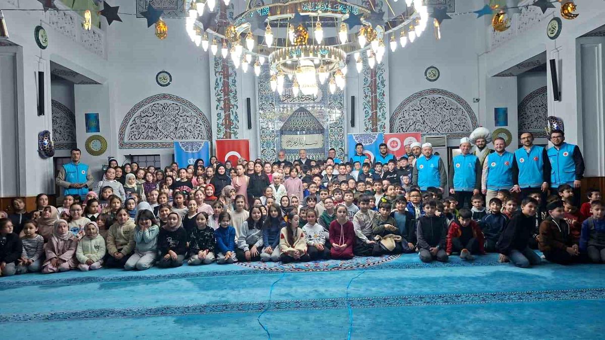 Devrek'te çocuklar için iftar programı düzenlendi