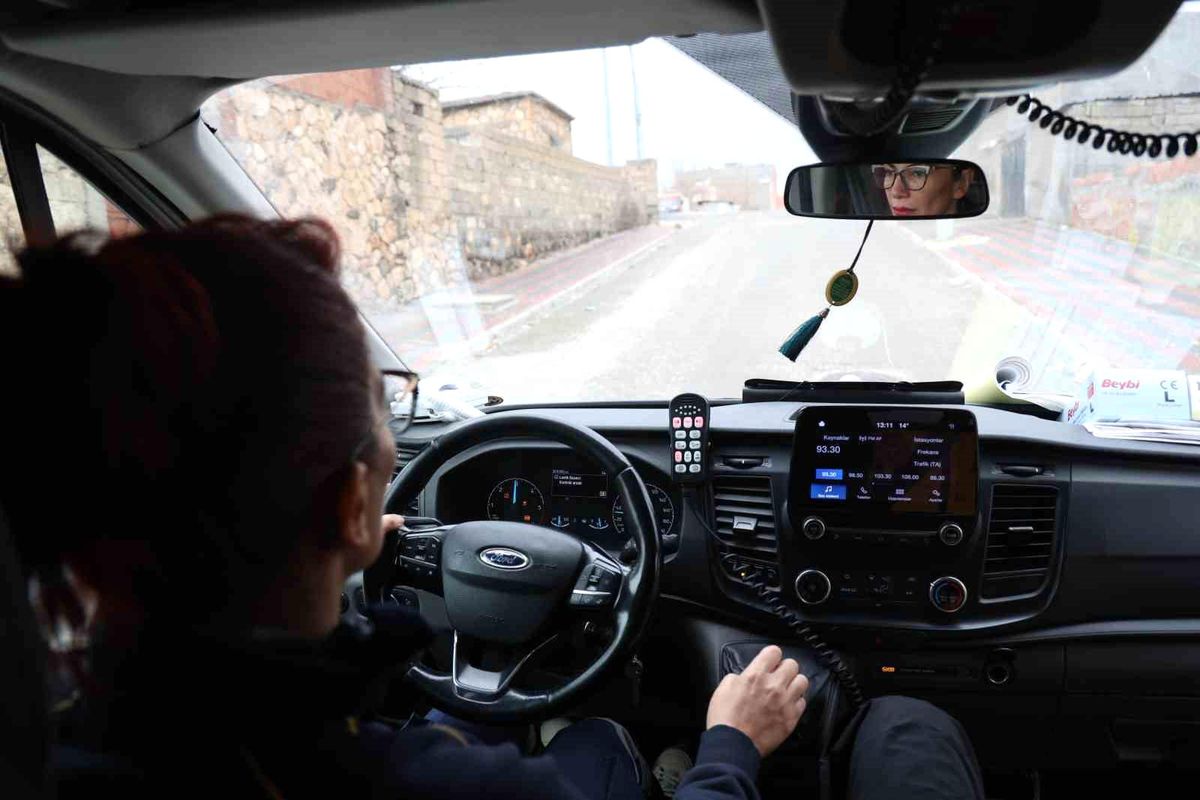 Diyarbakır'ın tek kadın ambulans şoförü 5 yıldır hayat kurtarmak için zamanla yarışıyor