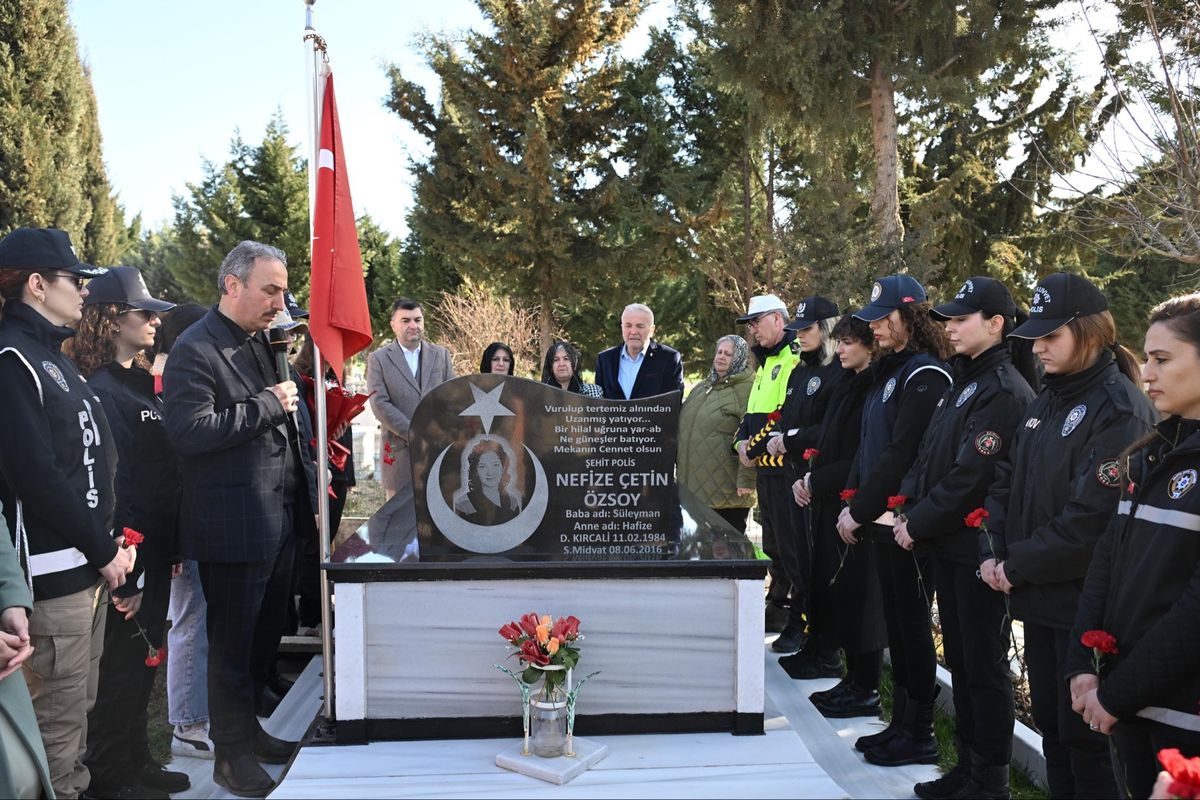 Kadın Polisler, 8 Mart'ta Şehit Nefize Çetin Özsoy'u Andı