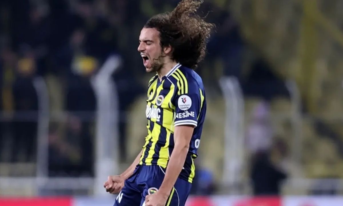 Fenerbahçe'de kim kırmızı kart gördü (Fenerbahçe Samsunspor)?