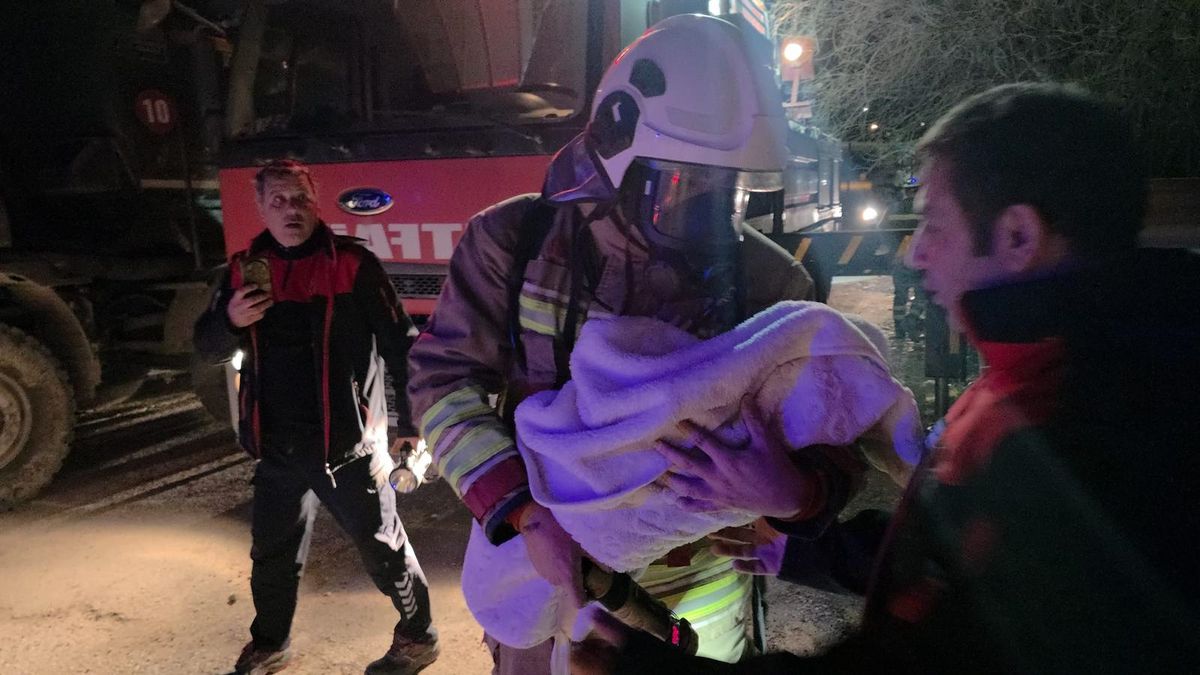 Antakya'da 5 Katlı Binada Yangın Çıktı: 30 Kişi Tahliye Edildi