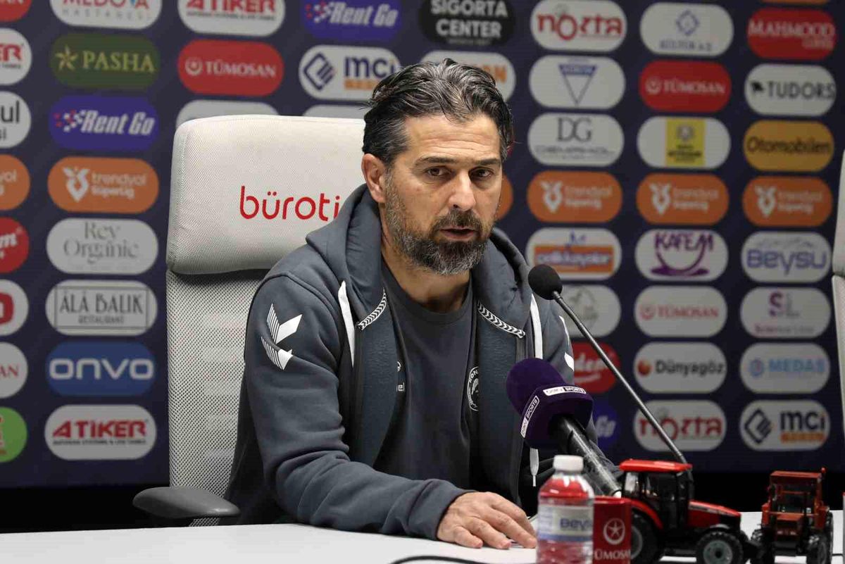 İlhan Palut: "Adil'in pozisyonunun VAR'dan çağrılması tarihi VAR skandallarından biri"