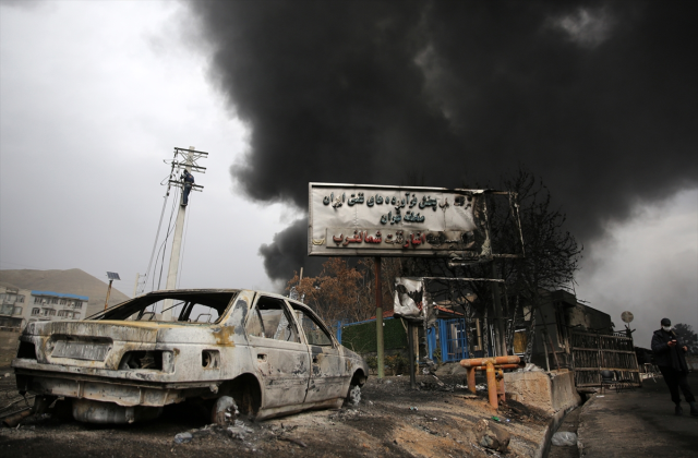 iran da vurulan petrol deposundan dumanlar 19637484 8690 m