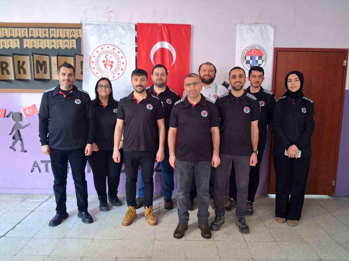 Kars'ta Yeşilay Satranç Turnuvası Büyük İlgi Gördü