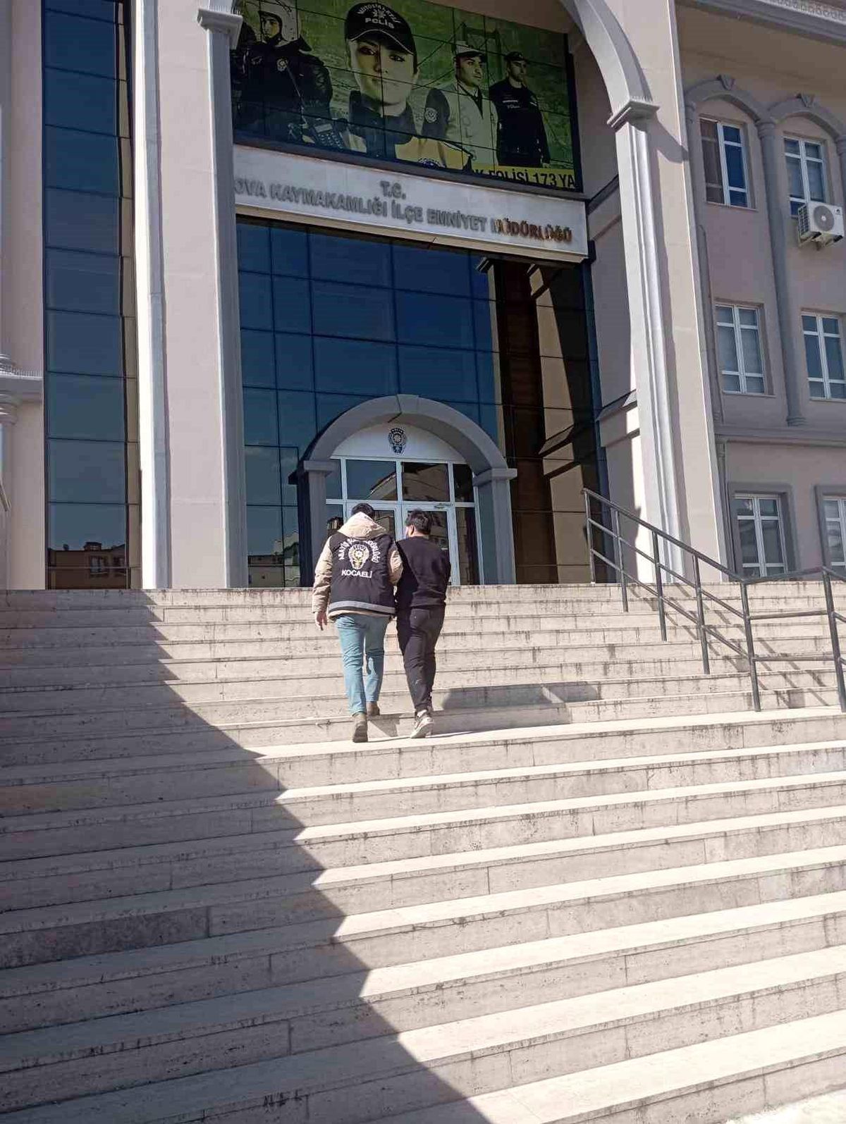 Kocaeli'de 183 dolandırıcılık dosyasından aranan şahıs yakalandı