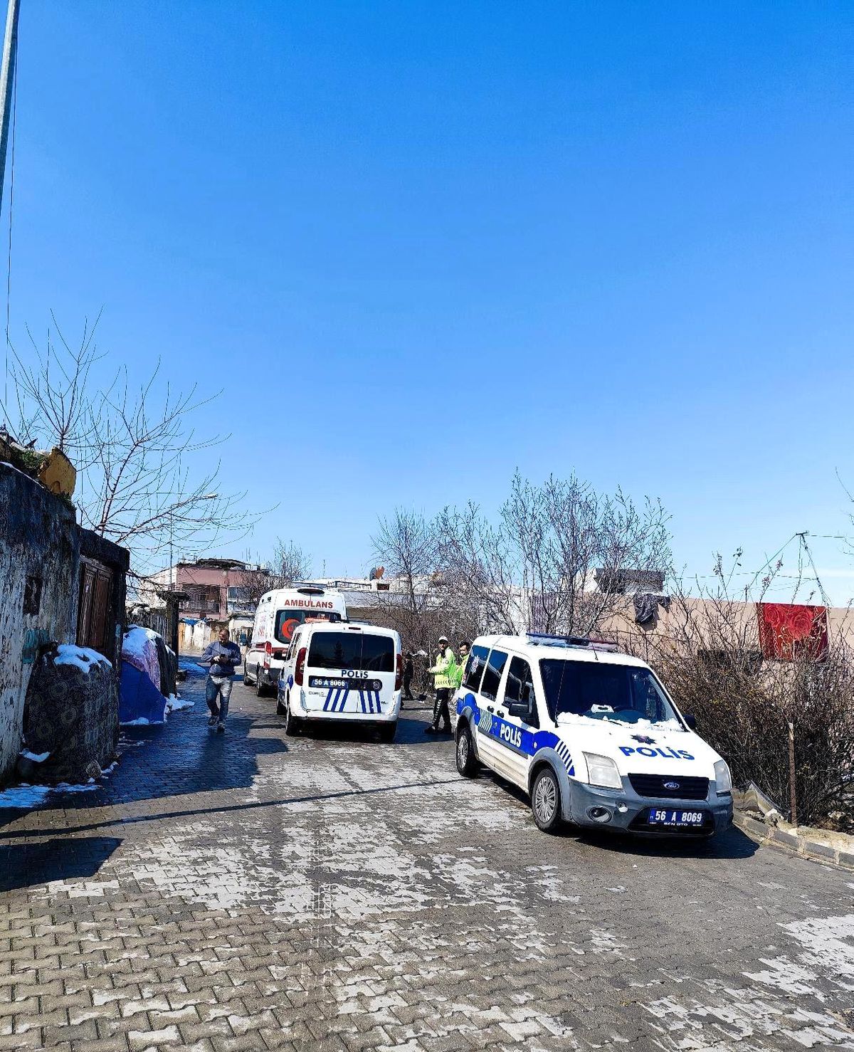 Kurtalan'da camiden çıktıktan sonra otomobilin çarptığı yaşlı adam yaralandı