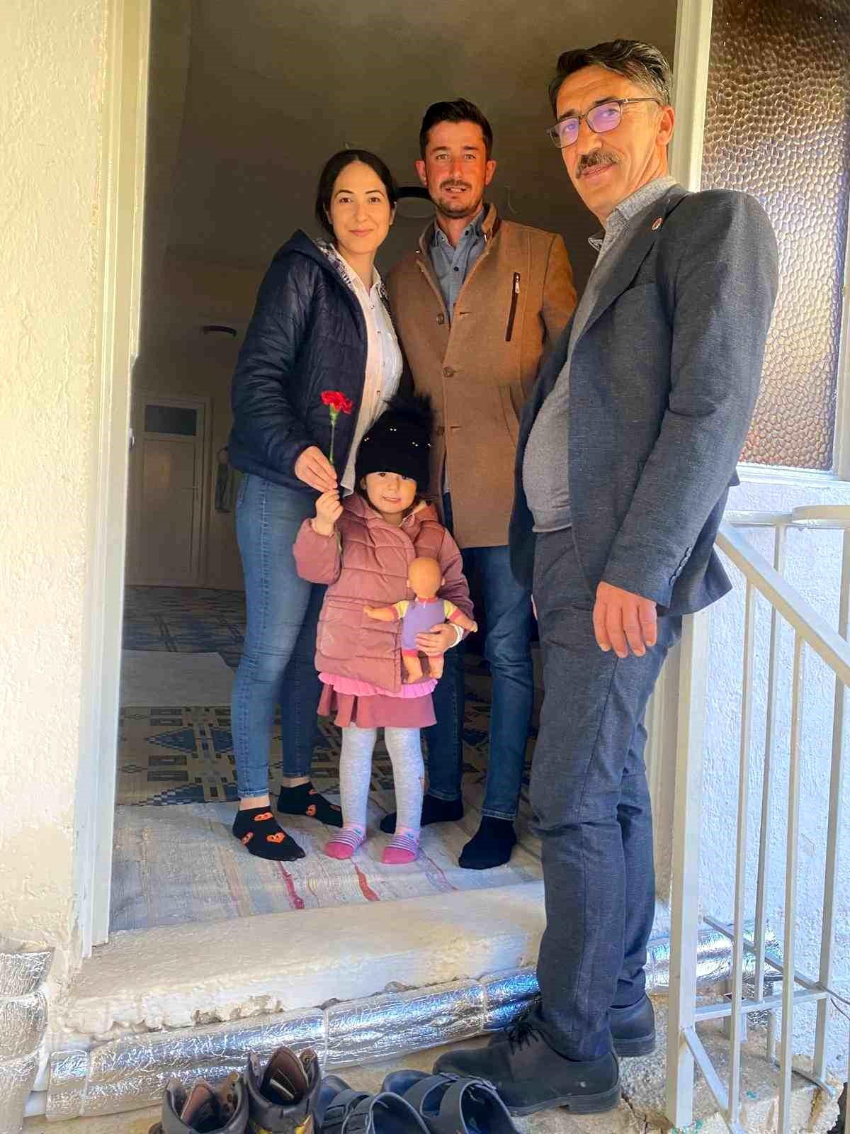 Meşeli Mahalle Muhtarı Yavuz'dan Kadınlara 8 Mart jesti