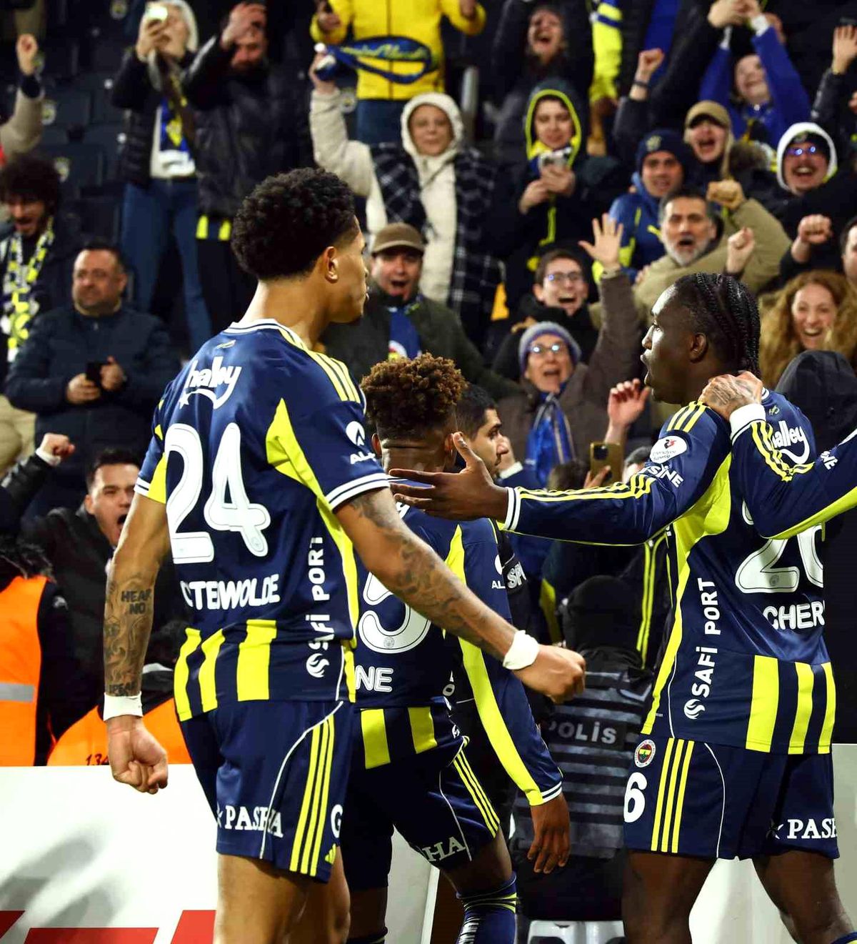 Oosterwolde, Fenerbahçe'de 100. maçına çıktı