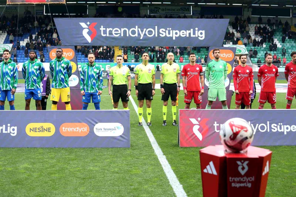 Trendyol Süper Lig: Çaykur Rizespor: 1 Antalyaspor: 0 (İlk yarı)