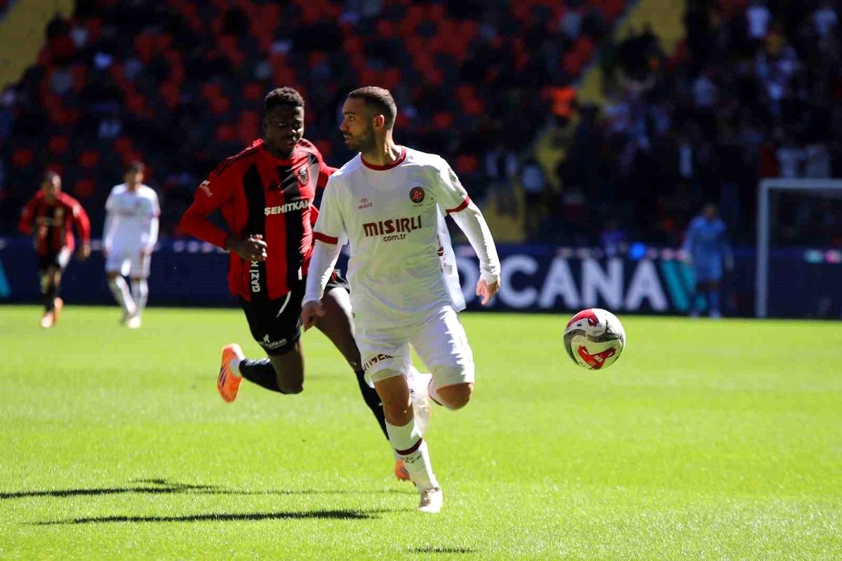 Trendyol Süper Lig: Gaziantep FK: 0 Fatih Karagümrük: 0 (İlk yarı)