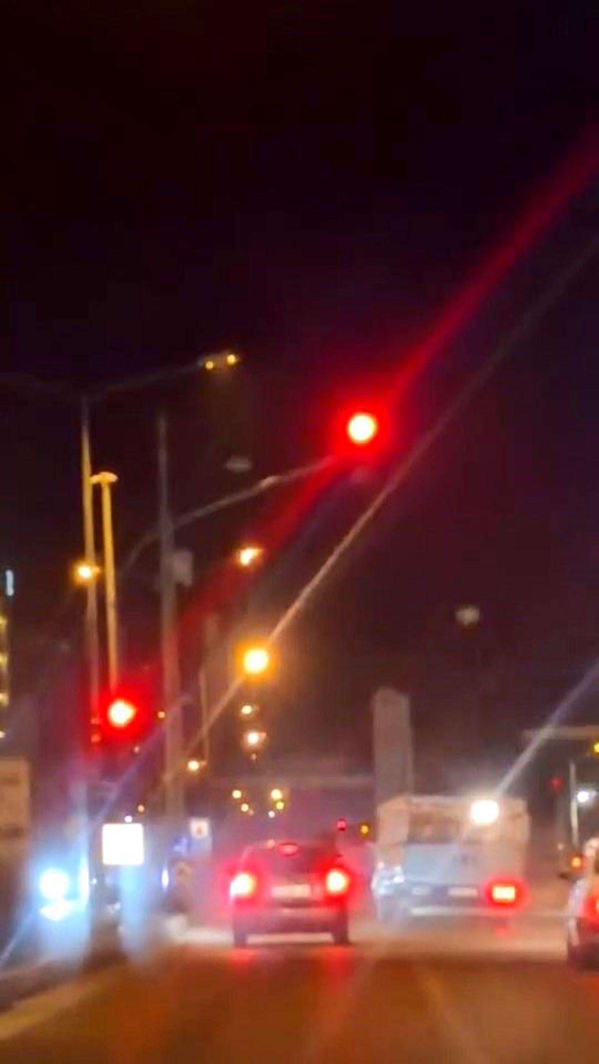 Elazığ'da kamyonetle makas atan sürücü kamerada