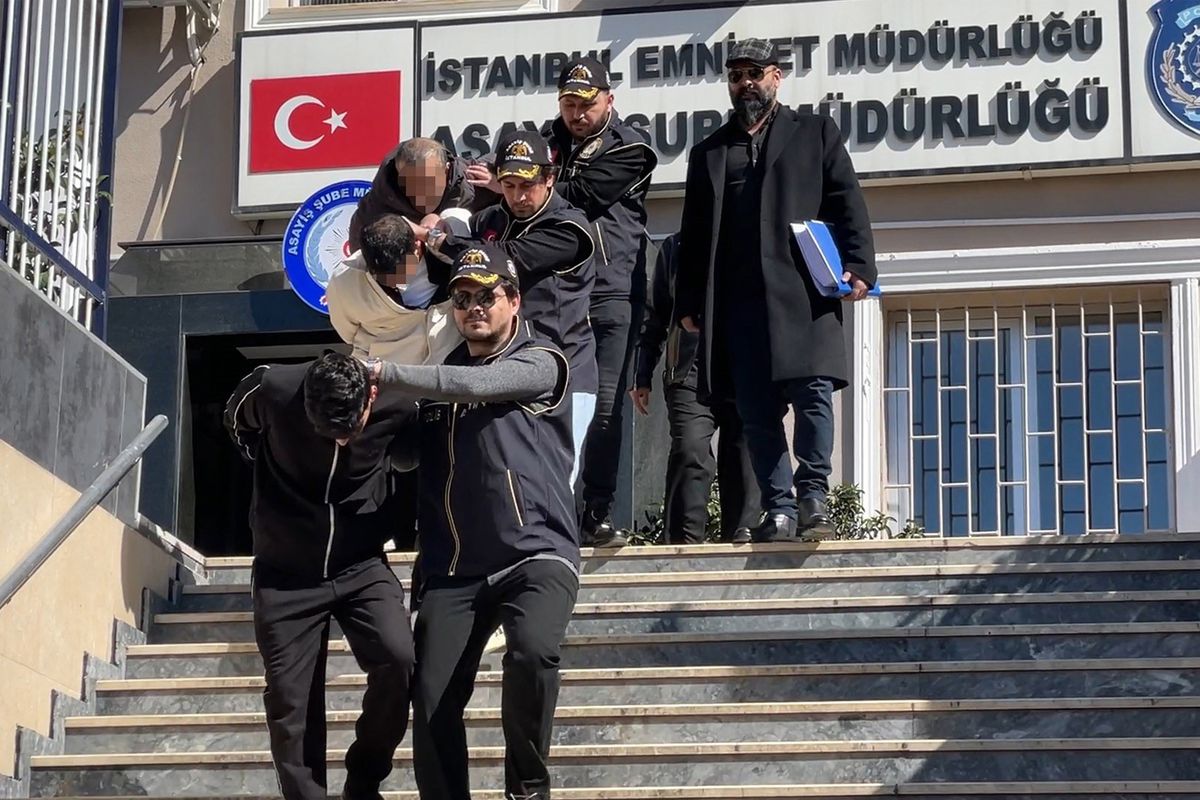 Kadıköy'de film gibi soygun: Ev sahibi ve bakıcısını bağlayıp 1 milyonluk vurgun yaptılar