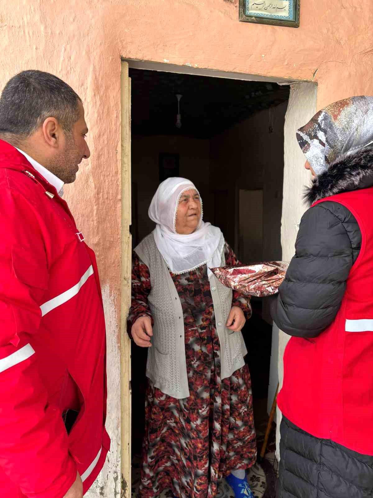 Kızılay Muradiye Şubesi'nden 8 Mart ziyareti