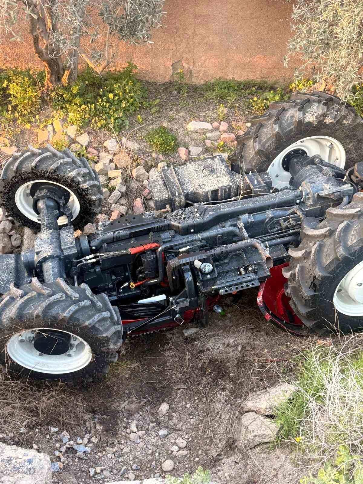 Tarsus'ta traktör devrildi: 1 ölü