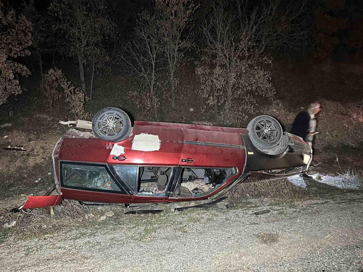 Uşak'ta iki otomobil çarpıştı: 2'si çocuk 5 yaralı