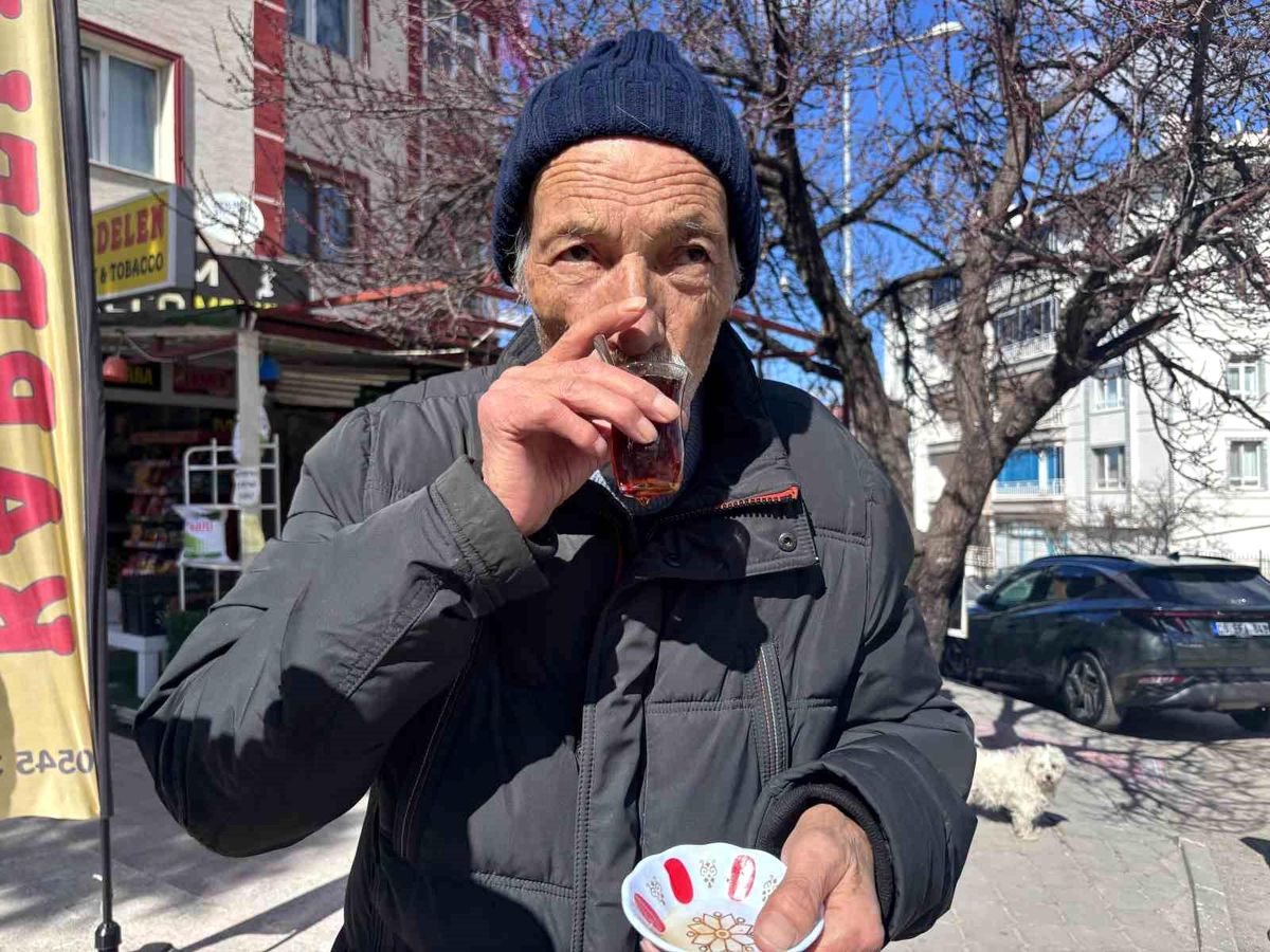 34 yıldır su içemeyen yaşlı adam: "Suya hasret kaldım, gülmeye hasret kaldım"