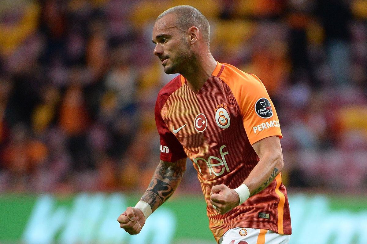 41 yaşında sahalara dönen Sneijder'in son halini görenler tanıyamıyor
