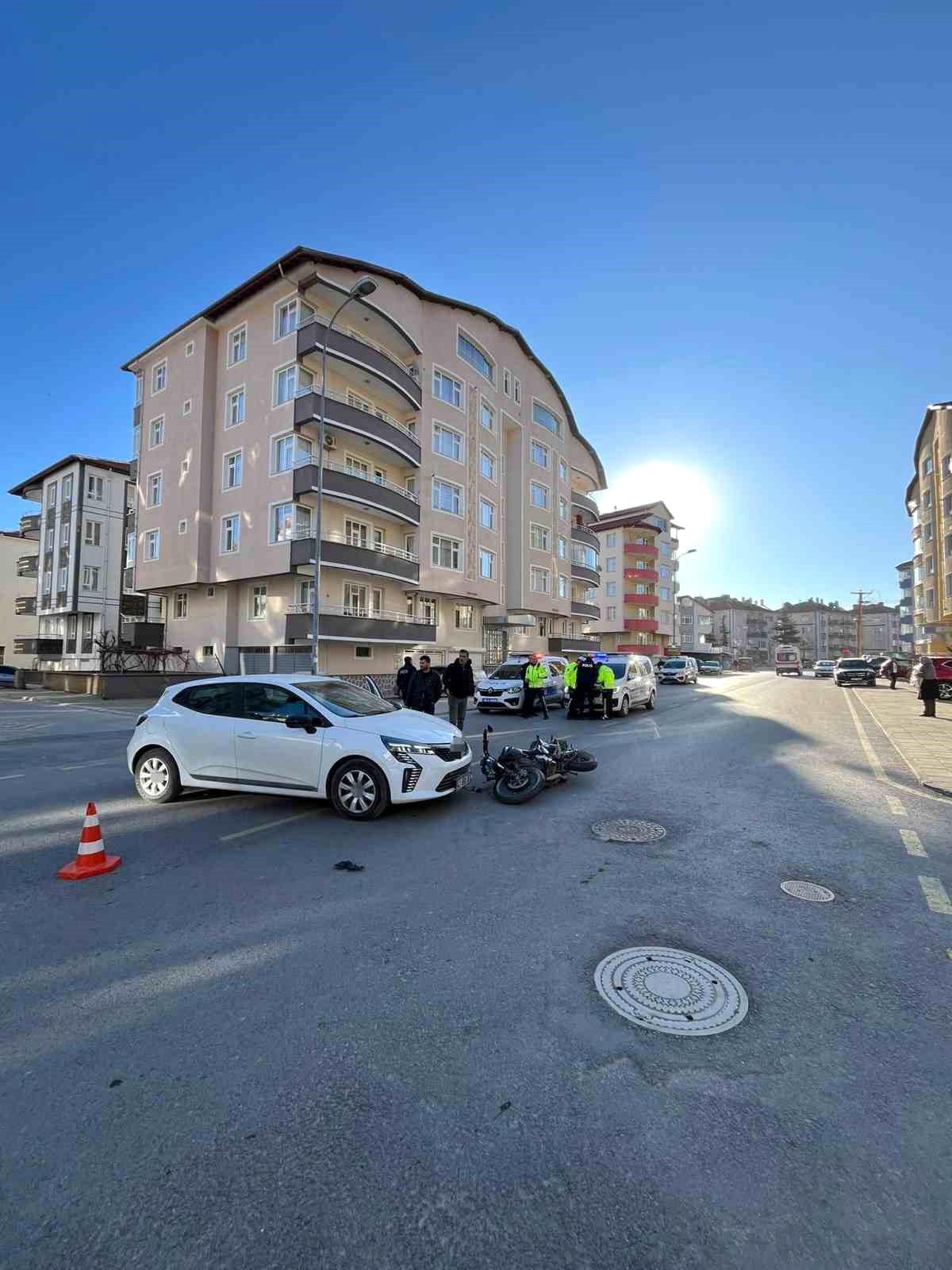 Akşehir'de otomobil ile motosiklet çarpıştı: 1 yaralı