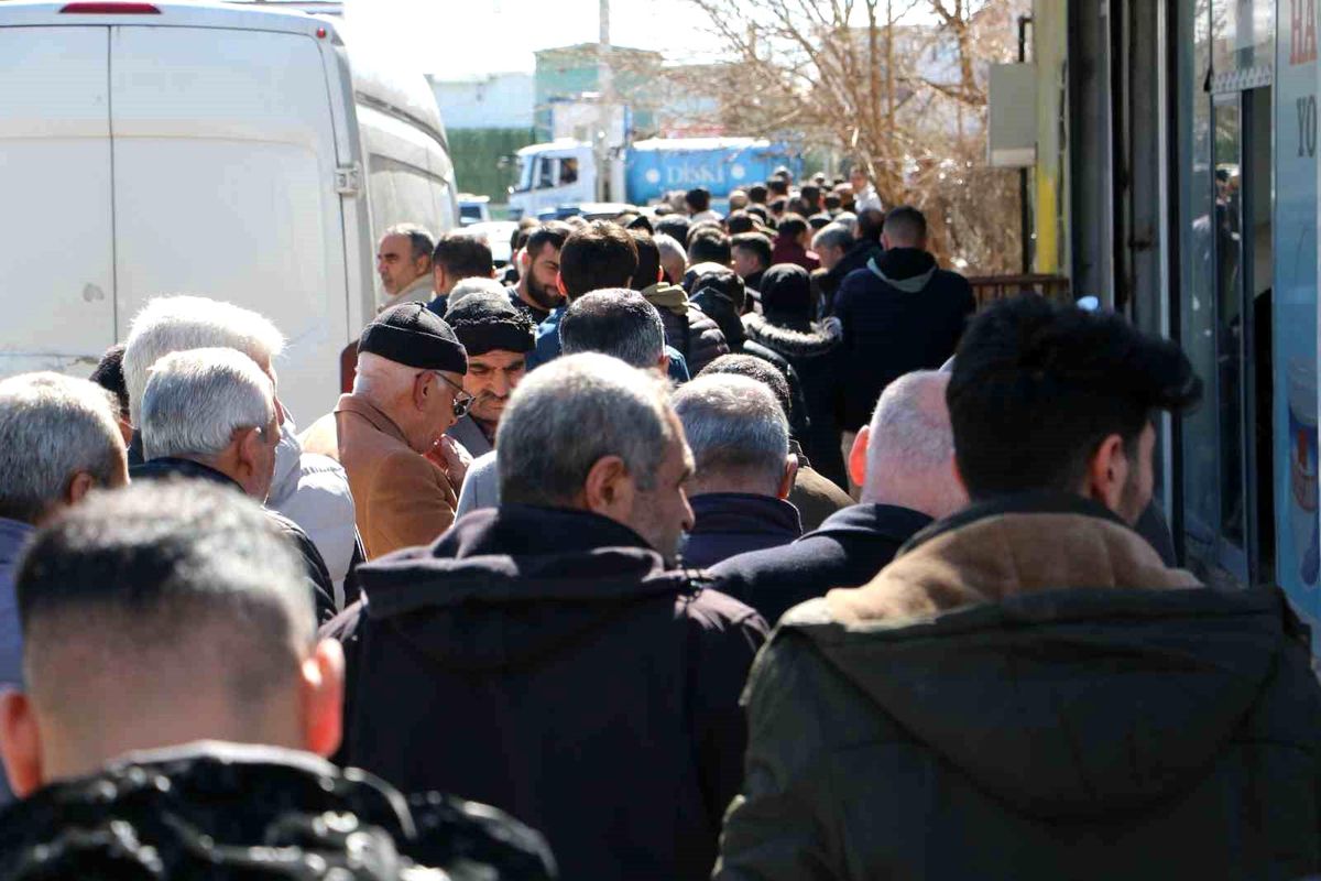 Diyarbakır'da 'APP plaka' kuyruğu
