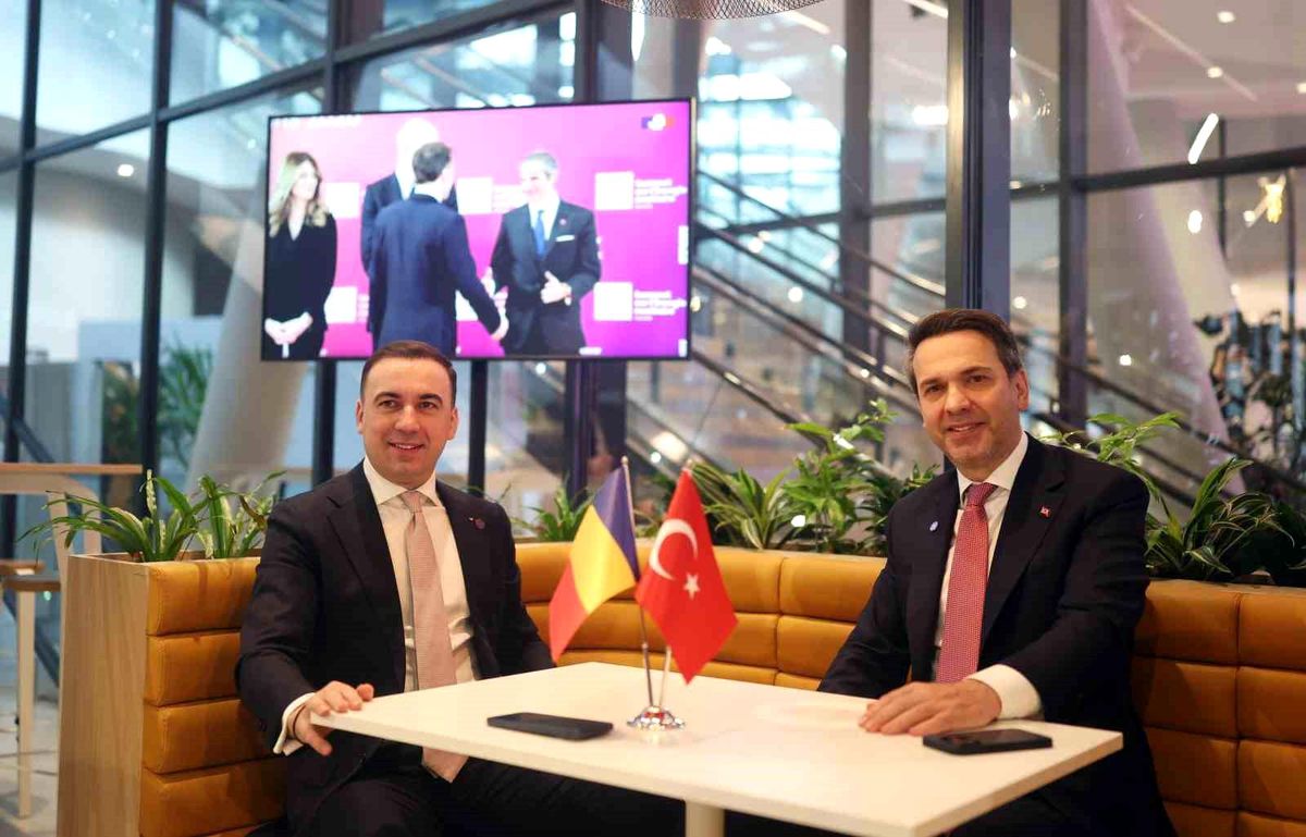 Enerji ve Tabii Kaynaklar Bakanı Bayraktar, Romanyalı mevkidaşı Ivan ile bir araya geldi