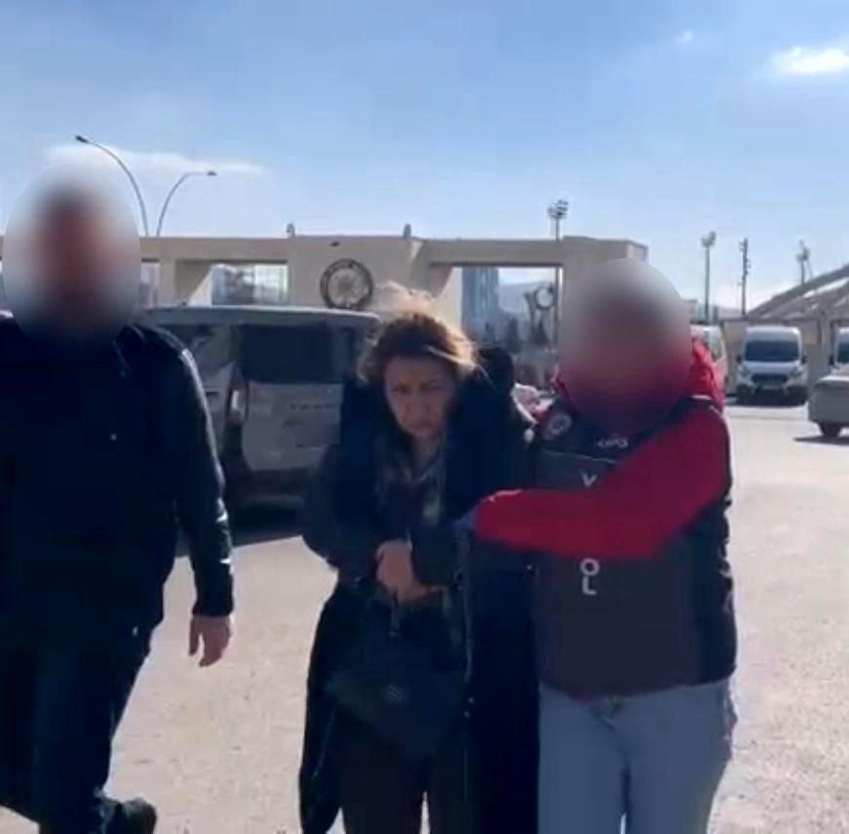 Farklı unvanlarla vatandaşları dolandıran kadın tutuklandı