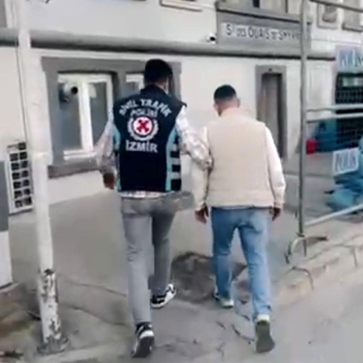 İzmir'de trafikte makas atan sürücüye 90 bin lira ceza