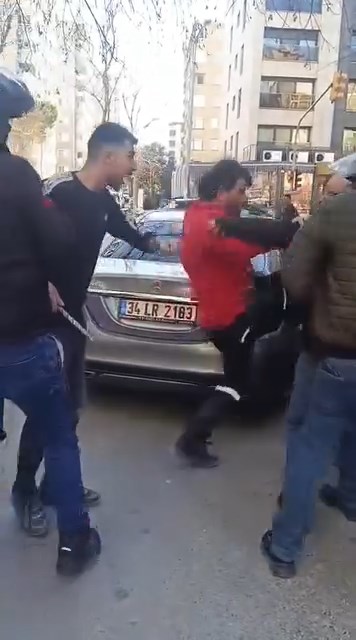 kadikoy de trafikte dehset kamyonet soforune 19644397 6564 m