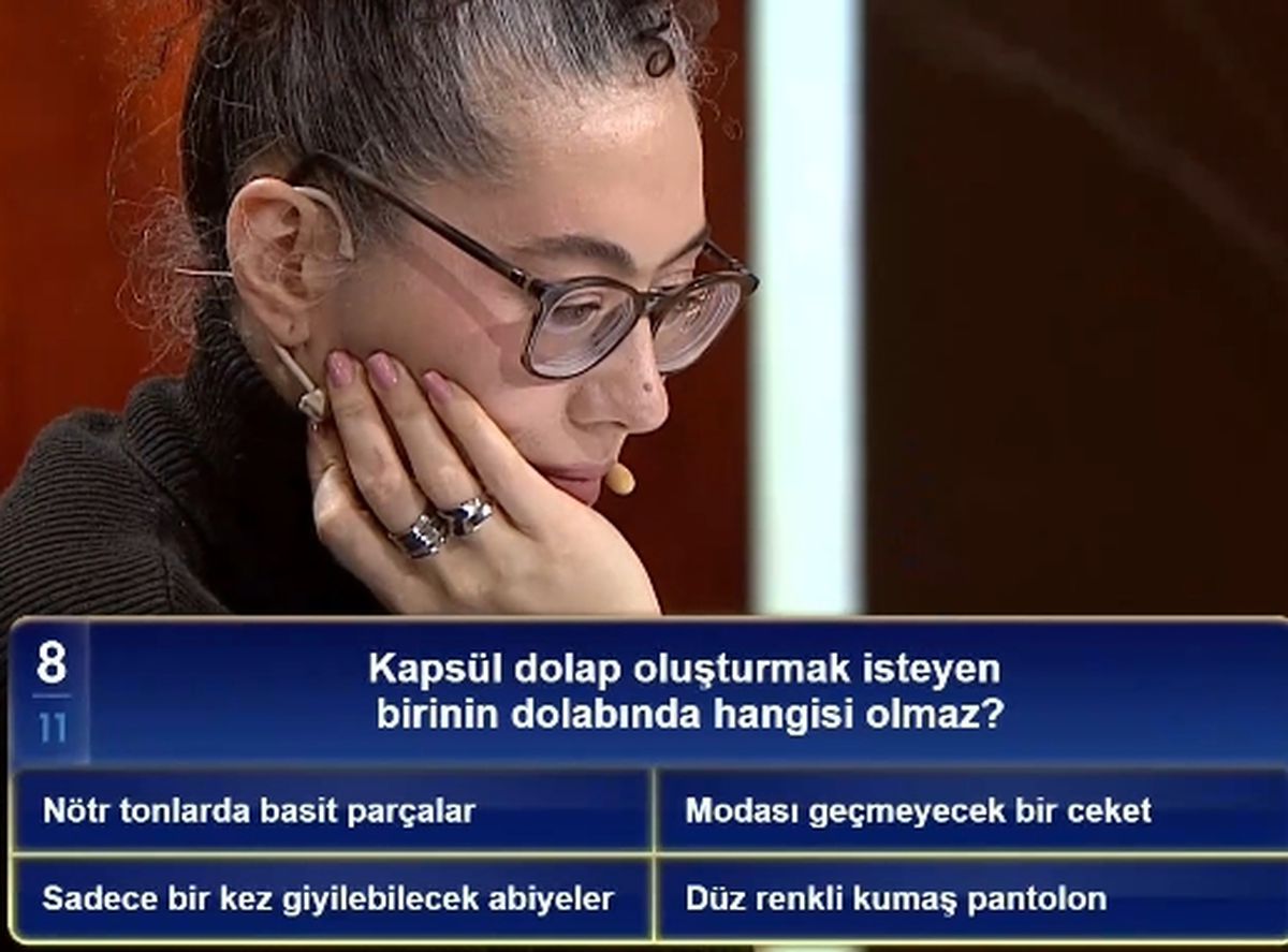 Kapsül dolap oluşturmak isteyen birinin dolabında hangisi olmaz?