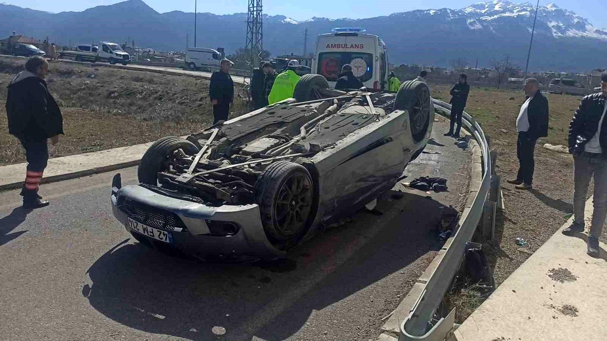 Konya'da kontrolden çıkan otomobil takla attı: 4 yaralı