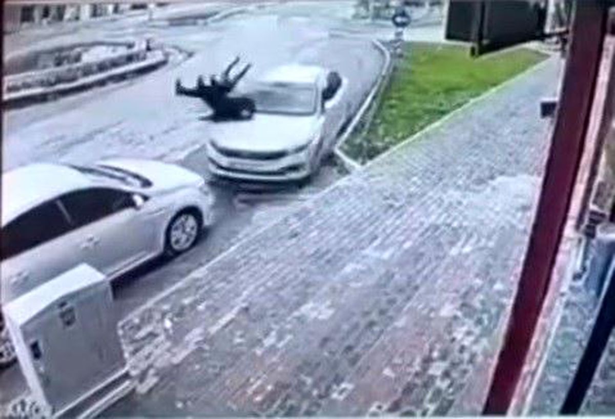 Şırnak'ta otomobil yayalara çarptı: 2 yaralı
