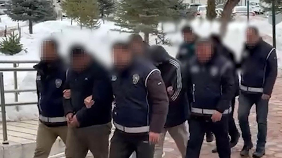 Sivas'ta 111 düzensiz göçmen yakalandı, 19 göçmen kaçakçısı hakkında işlem yapıldı