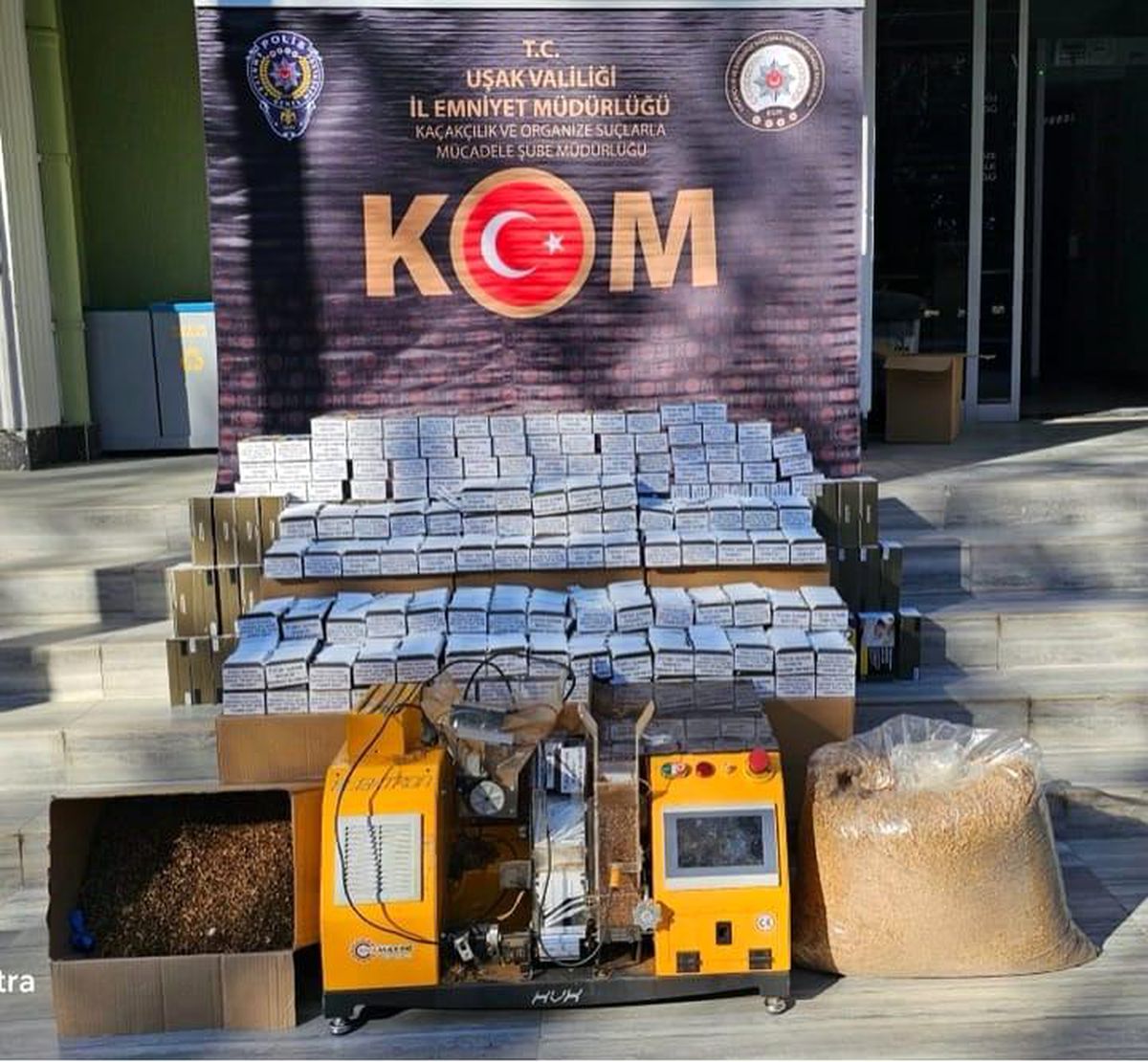 Uşak'ta çok sayıda kaçak makaron ve tütün ele geçirildi
