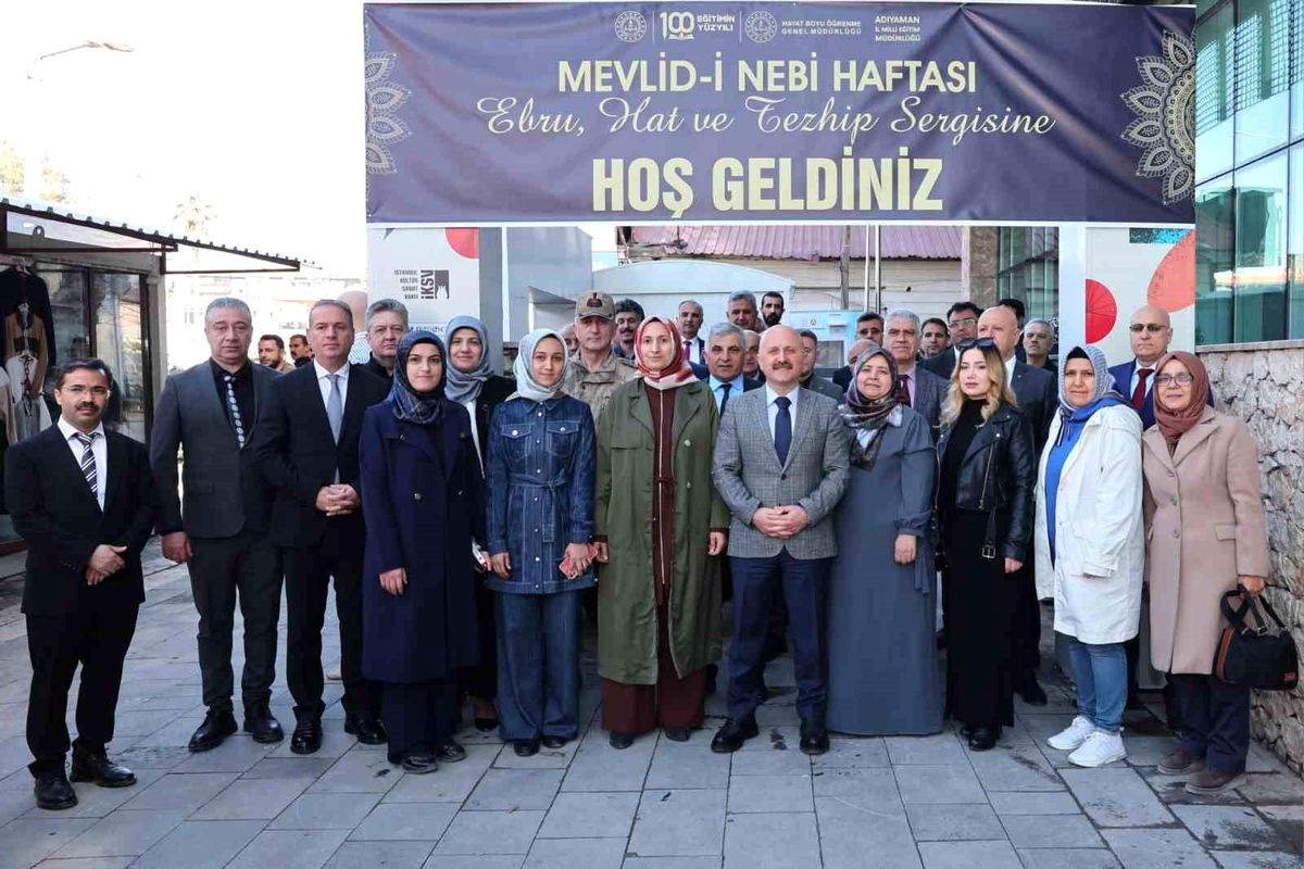 Adıyaman'da hat, tezhip ve ebru sanatı sergisi
