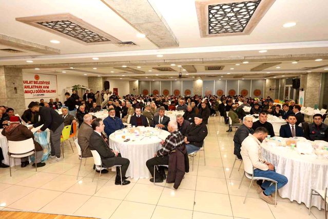 Ahlat’taki Ahıska Türkleri iftar sofrasında bir araya geldi
