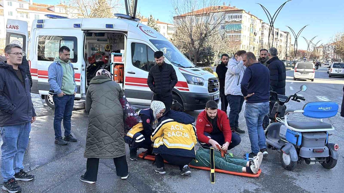 Aksaray'da iki motosiklet çarpıştı: 4 yaralı