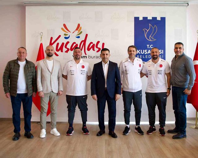 Başkan Günel, Plaj Futbolu Milli Takımı’nın teknik ve idari kadrosunu ağırladı