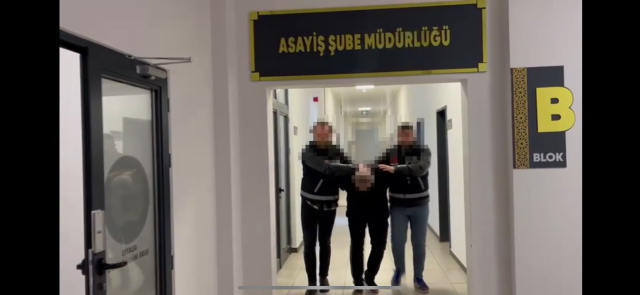 evinde bogazi kesilerek olduru 19647323 7533 3 m