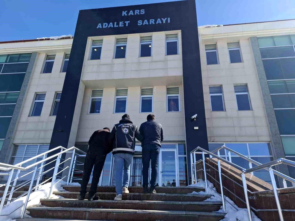 Kars'ta göçmen kaçakçılığı operasyonu: 2 organizatör ve 7 düzensiz göçmen yakalandı